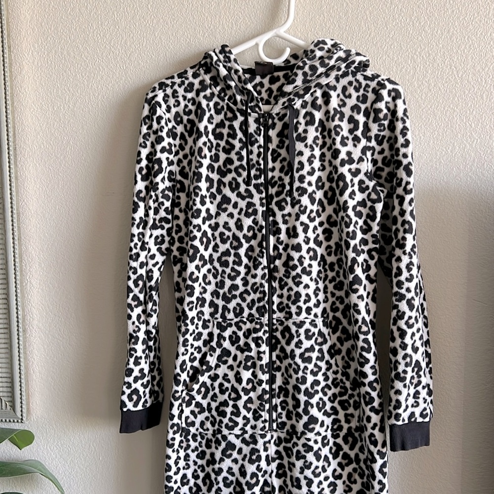 Free Press Womens Leopard Print Fleece Hooded Onesie Pajamas Medium White Black